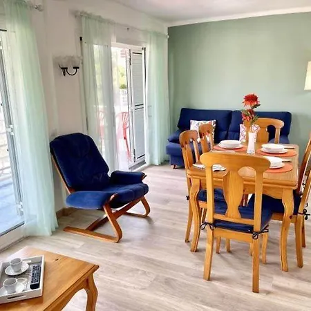 Apartment 3br-sleeps6-balcony-a C-5min To Salou