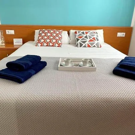 3br-sleeps6-balcony-a C-5min To Apartment *