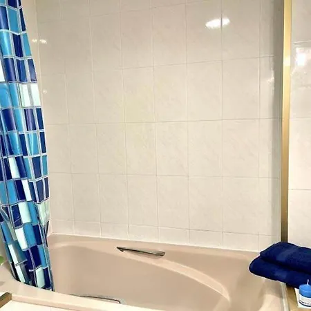 Apartment 3br-sleeps6-balcony-a C-5min To *