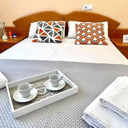 3br-sleeps6-balcony-a C-5min To *