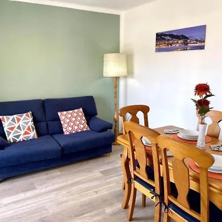 3br-sleeps6-balcony-a C-5min To Apartment *