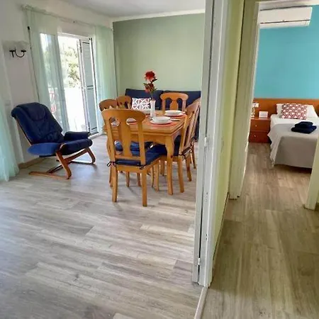 3br-sleeps6-balcony-a C-5min To *
